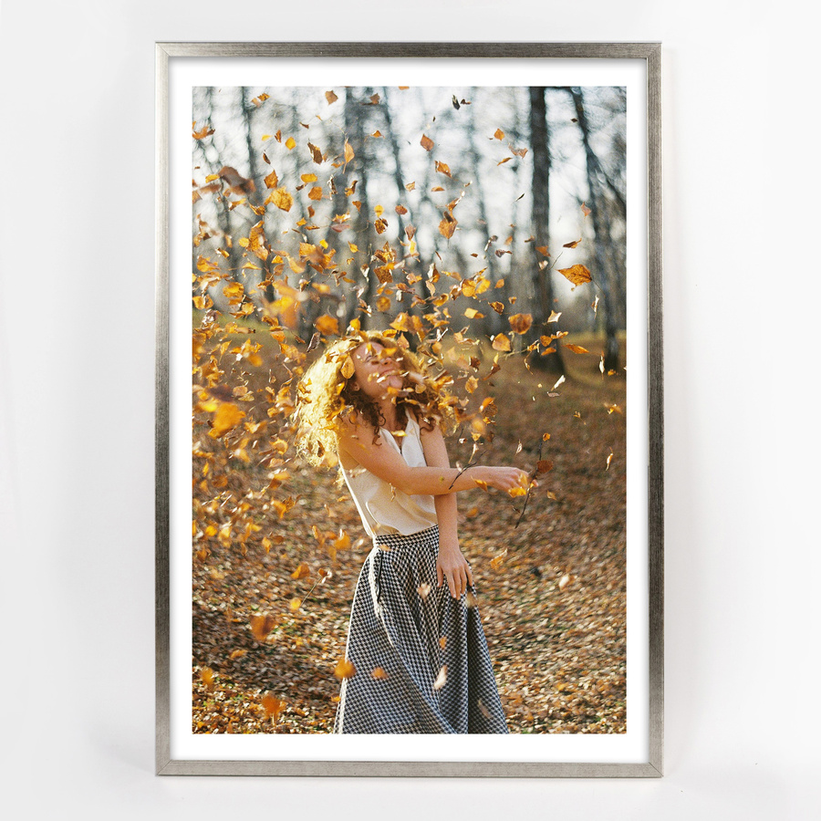 Ramka drewniana UNO S, nowoczesna, wysoka fotoramka na zdjęcia, plakaty lub rysunki - kolor srebrny