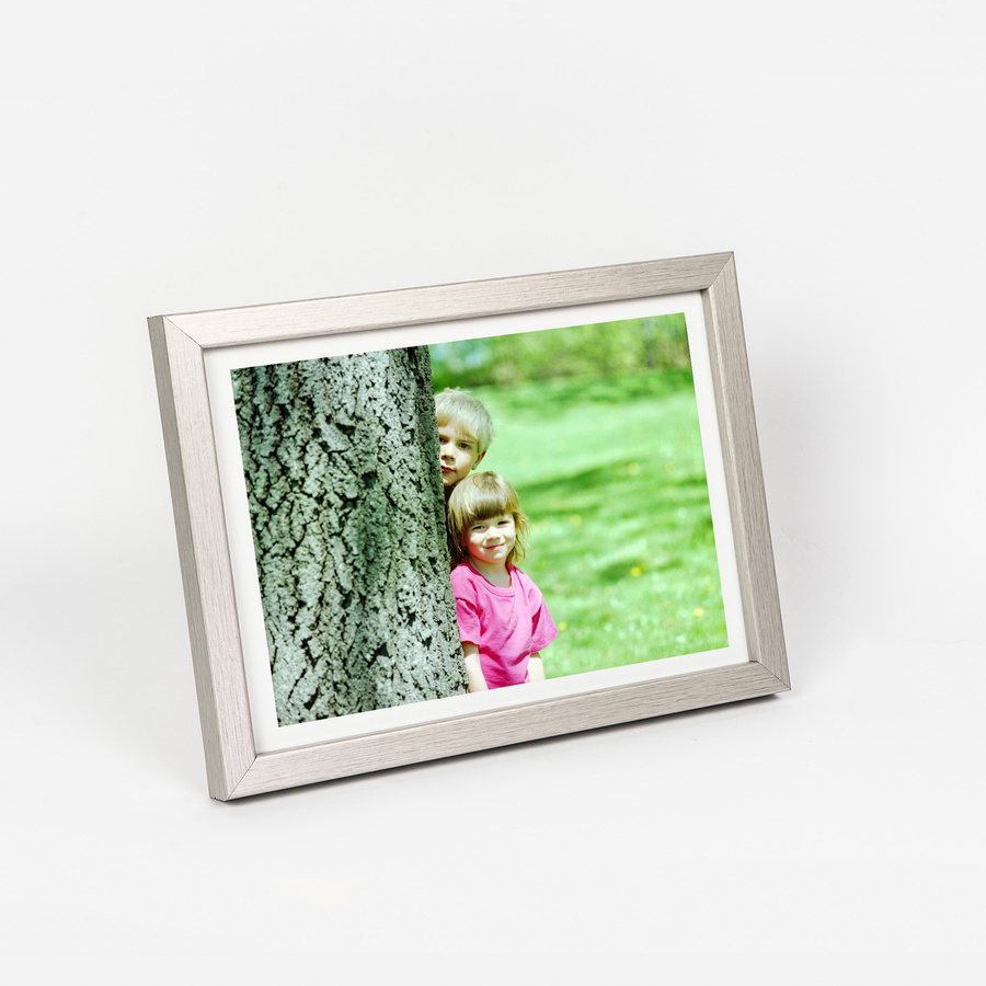 Srebrna ramka na zdjęcia w rozmiarze 15x21 cm