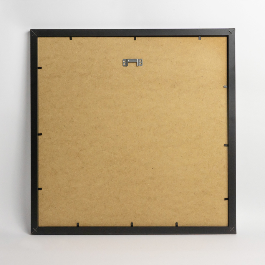 Czarna ramka z passe partout na zdjęcia w rozmiarze 40x40 cm z okienkiem passe partout 30x30 cm