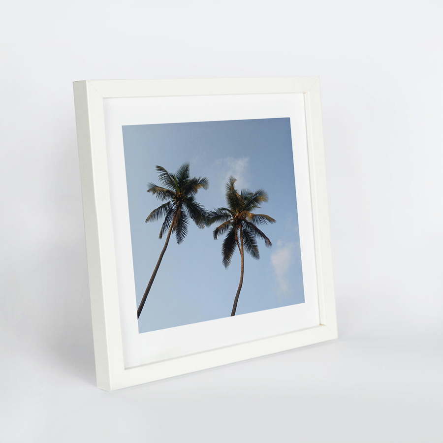 Biała ramka na zdjęcia w rozmiarze 30x30 cm
