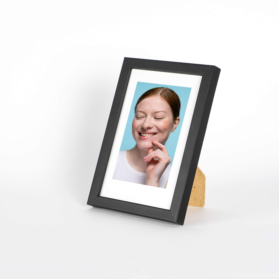 Ramka drewniana PINIA 3328, płaska fotoramka na zdjęcia, plakaty lub rysunki - kolor czarny