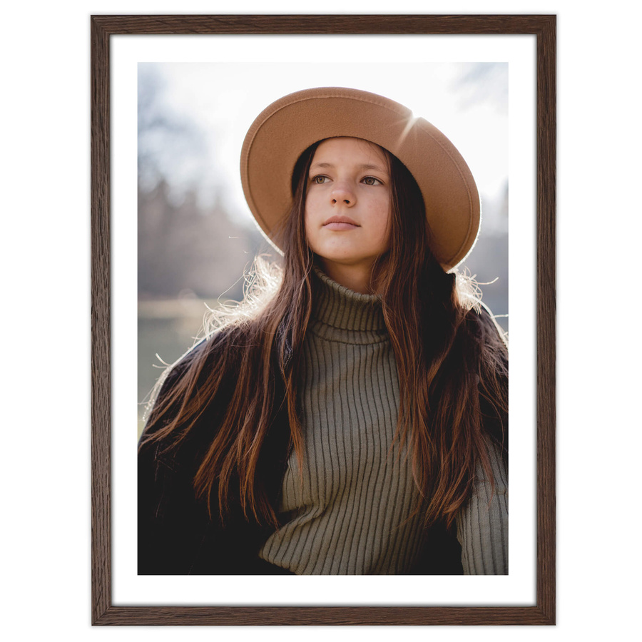 Brązowa ramka na zdjęcia FDM 6 w rozmiarze 30x40 cm