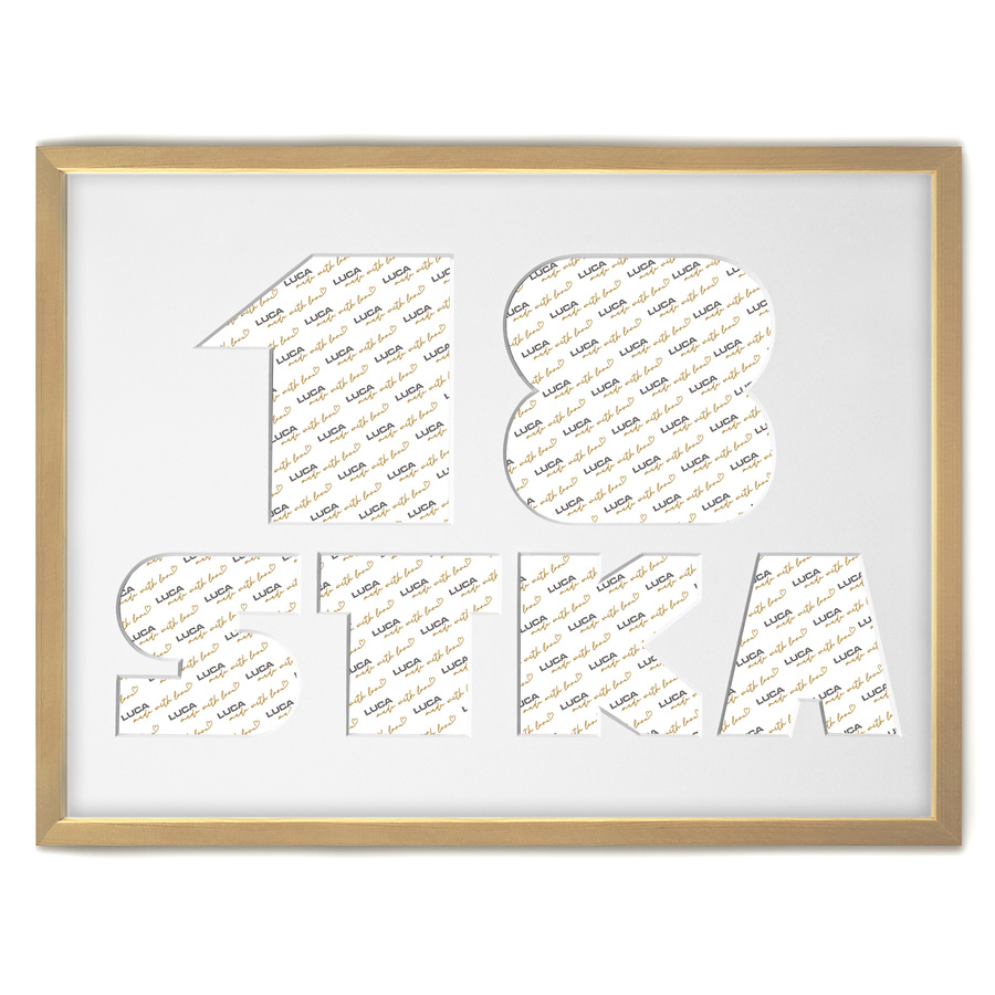 Ramka na 18-ste urodziny w kolorze naturalnego drewna. Ramka z passe partout o rozmiarze 30x40 cm