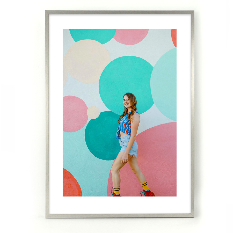 Srebrna ramka na zdjęcia w rozmiarze 50x70 cm
