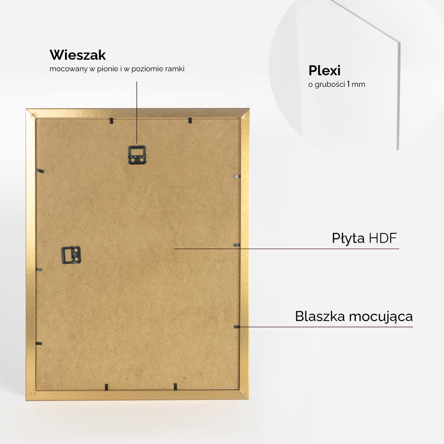 Ramka 30×40 cm w złotym kolorze z passe-partout przeznaczonym na zdjęcia 21x30 cm.