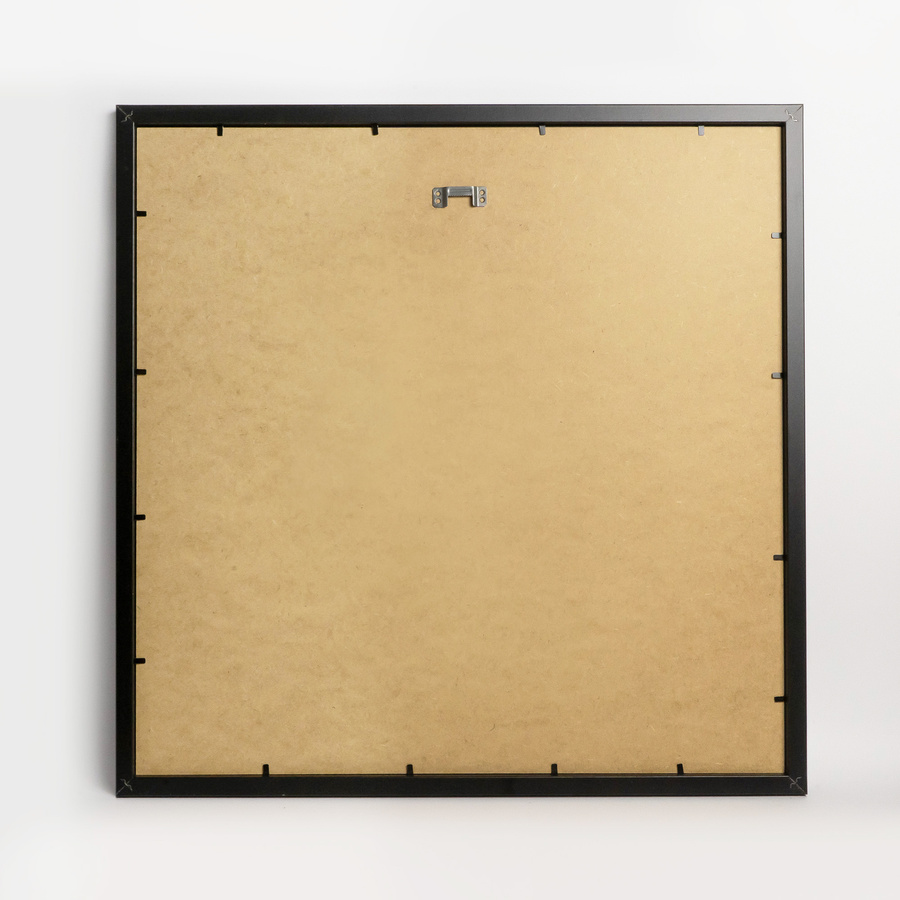 Czarna ramka z passe partout na zdjęcia w rozmiarze 50x50 cm z okienkiem passe partout 40x40 cm