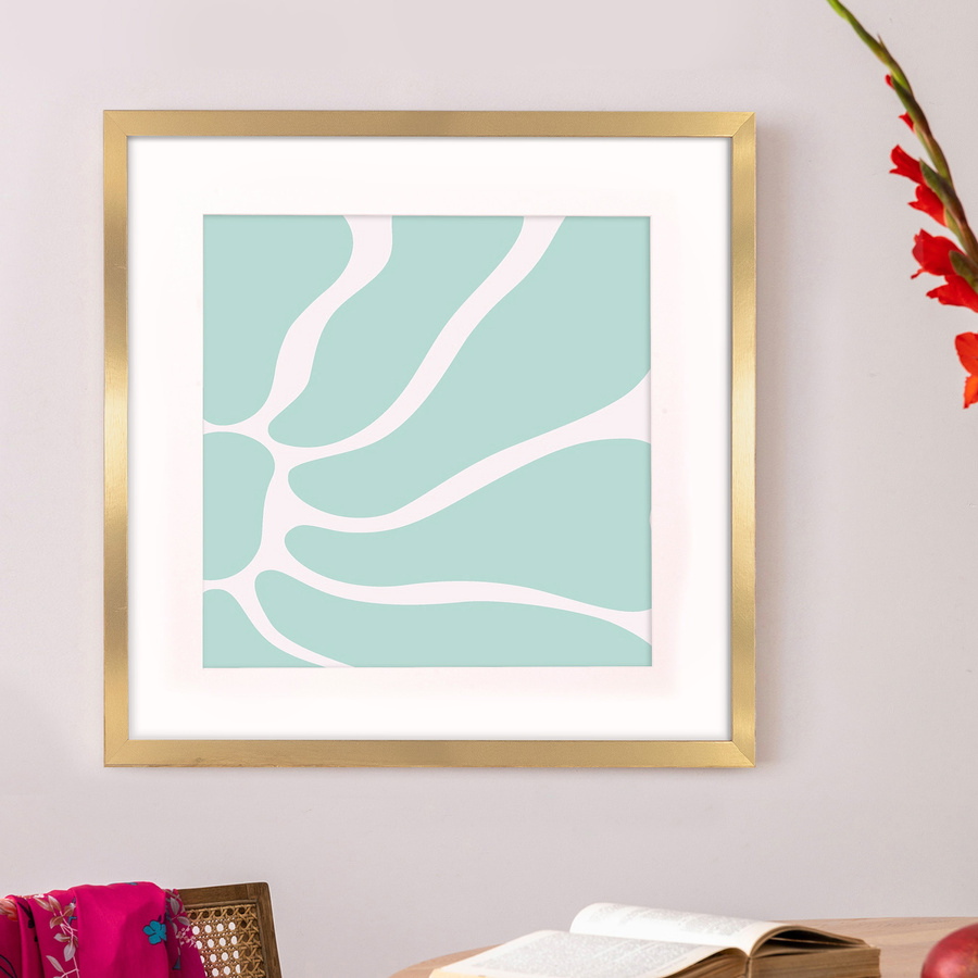 Ramka 50×50 cm w złotym kolorze z passe-partout przeznaczonym na zdjęcia 40×40 cm.