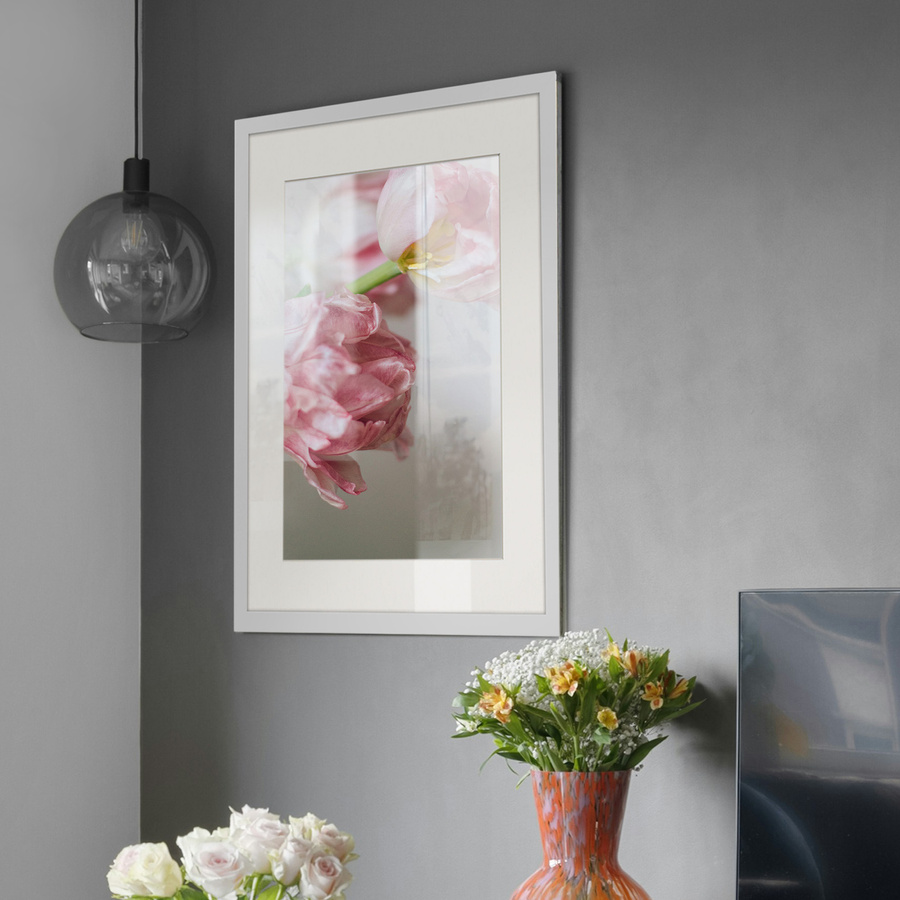 Biała ramka z passe partout na zdjęcia w rozmiarze 40x50 cm z okienkiem passe partout 30x40 cm