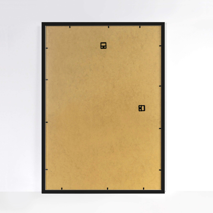 Czarna ramka z passe partout na zdjęcia w rozmiarze 50x70 cm z okienkiem passe partout 40x60 cm