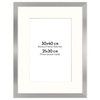 Srebrna ramka z passe partout na zdjęcia w rozmiarze 30x40 cm z okienkiem passe partout 21x30 cm