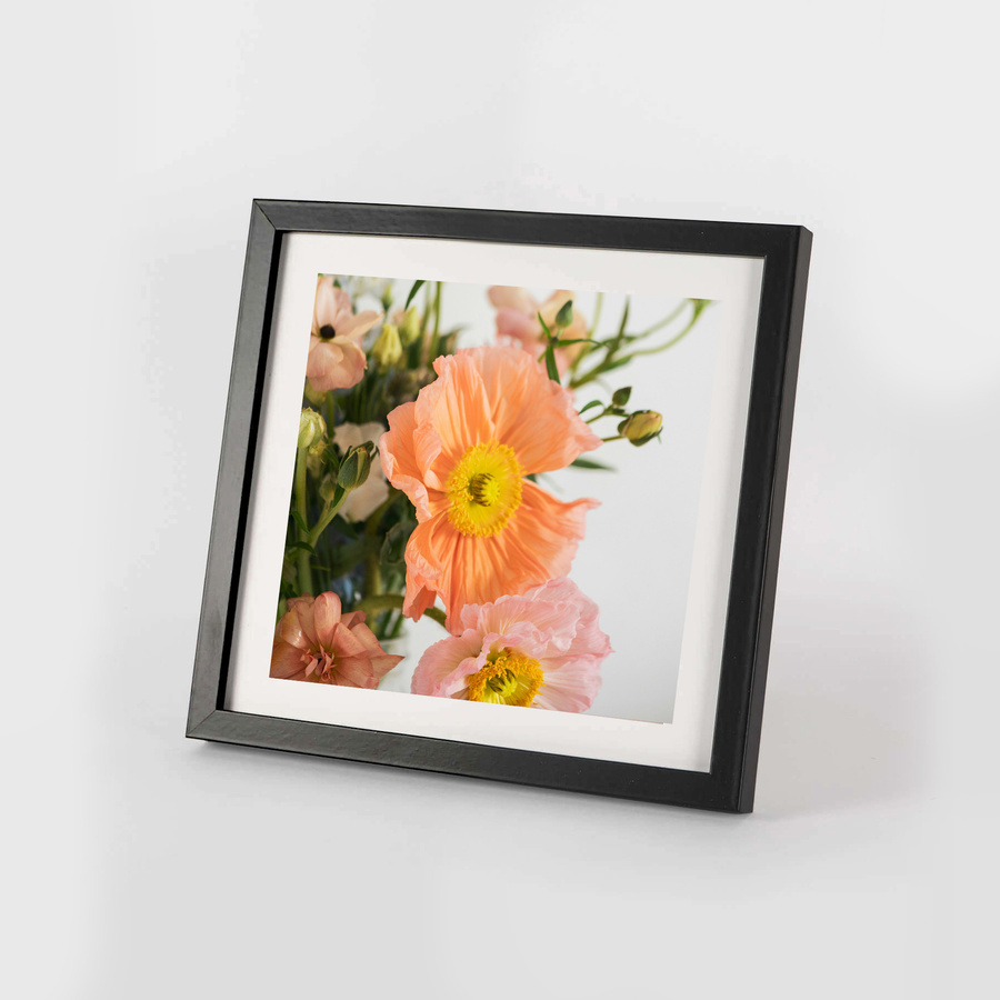 Czarna ramka na zdjęcia w rozmiarze 30x30 cm