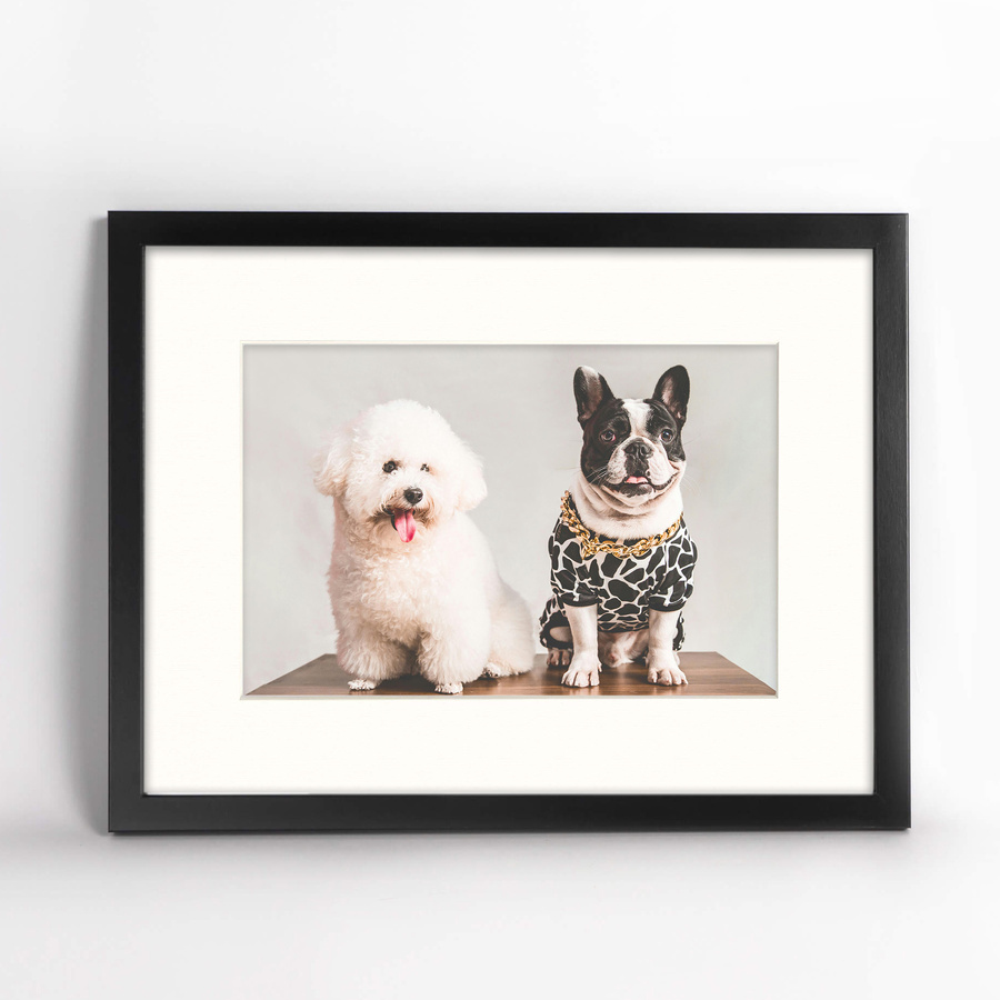 Czarna ramka z passe partout na zdjęcia w rozmiarze 30x40 cm z okienkiem passe partout 21x30 cm