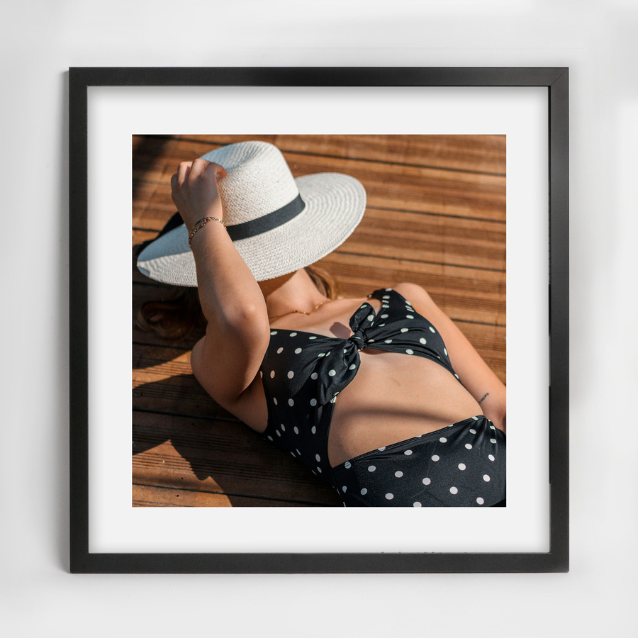 Czarna ramka na zdjęcia o rozmiarze 50x50 cm