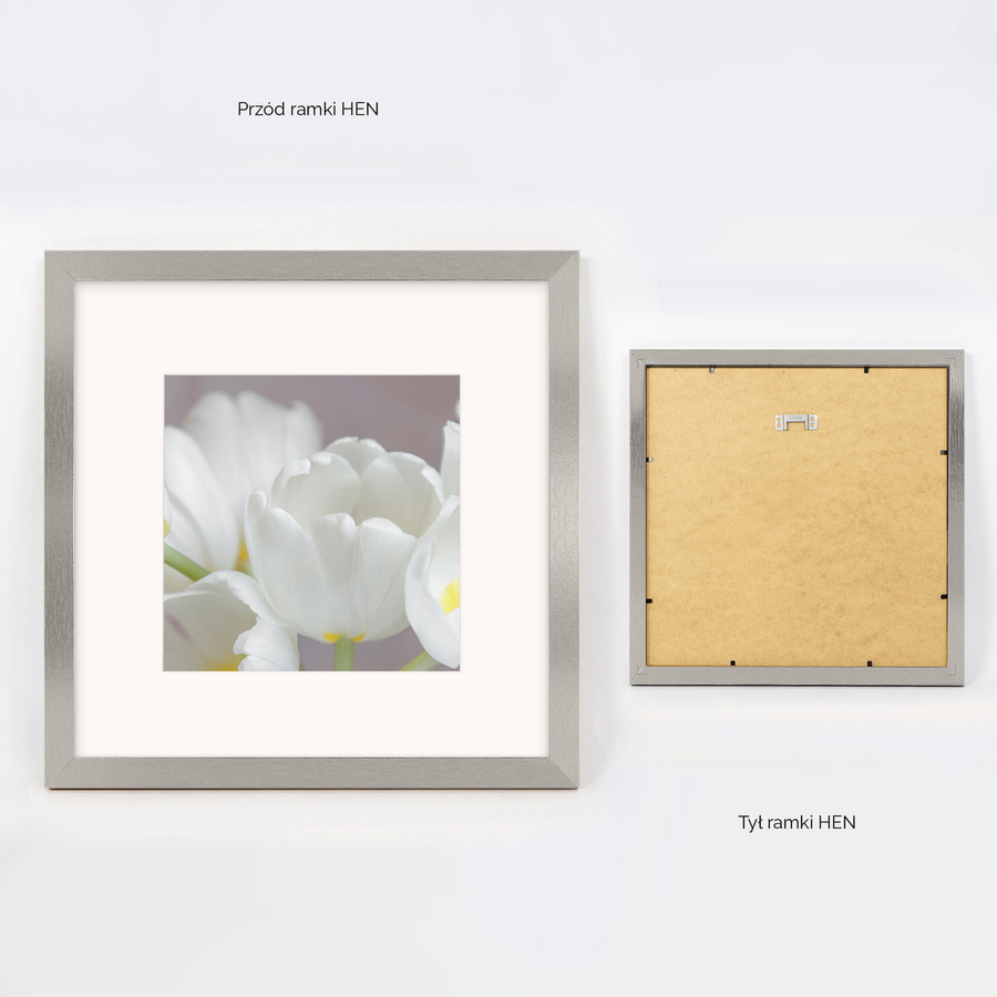 Srebrna ramka z passe partout na zdjęcia w rozmiarze 30x30 cm z okienkiem passe partout 20x20 cm