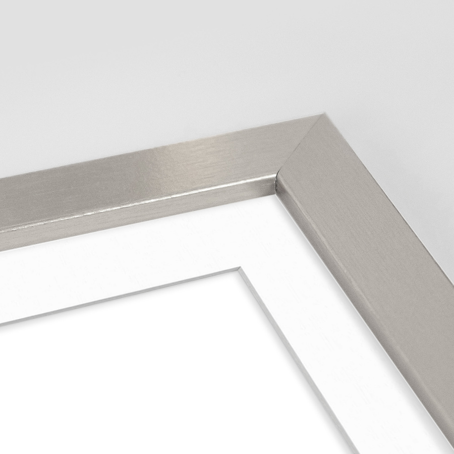 Srebrna ramka z passe partout na zdjęcia w rozmiarze 40x60 cm z okienkiem passe partout 30x40 cm