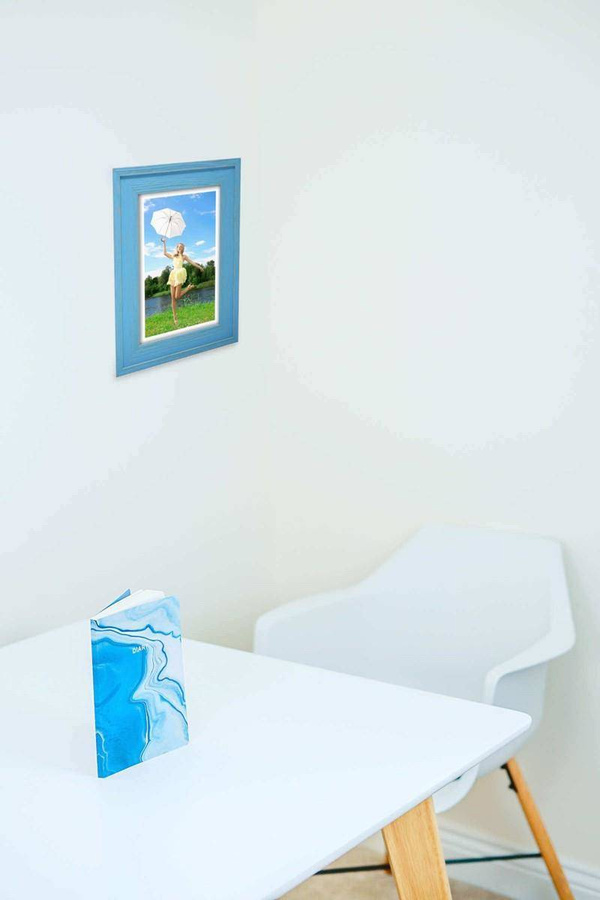 Ramka drewniana RIVOLI 2962, nowoczesna fotoramka na zdjęcia, plakaty lub rysunki - kolor błękitny przetarcia