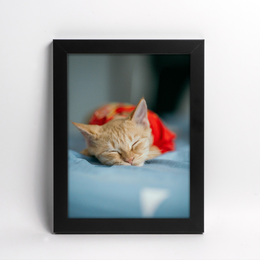 Czarna ramka na zdjęcia o rozmiarze 18x24 cm