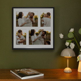 Foto galeria 40x40 cm na 4 zdjęcia o wymiarach 10x15 cm i 15x21 cm w czarnym kolorze