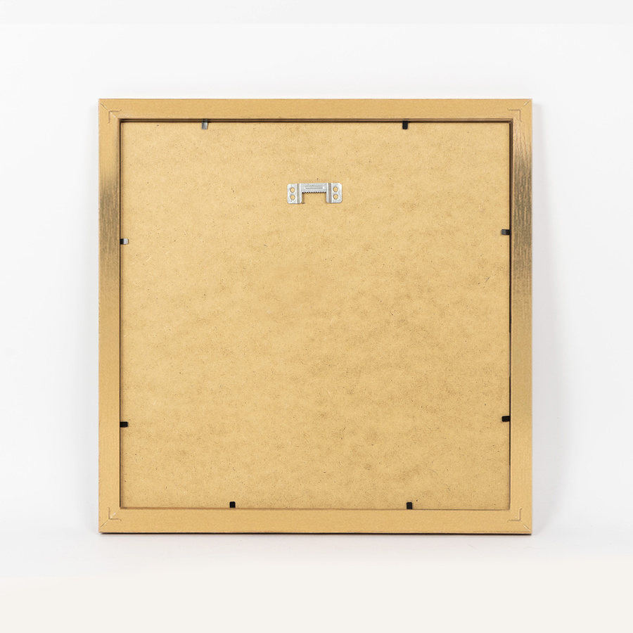 Złota ramka z passe partout na zdjęcia w rozmiarze 30x30 cm z okienkiem passe partout 20x20 cm