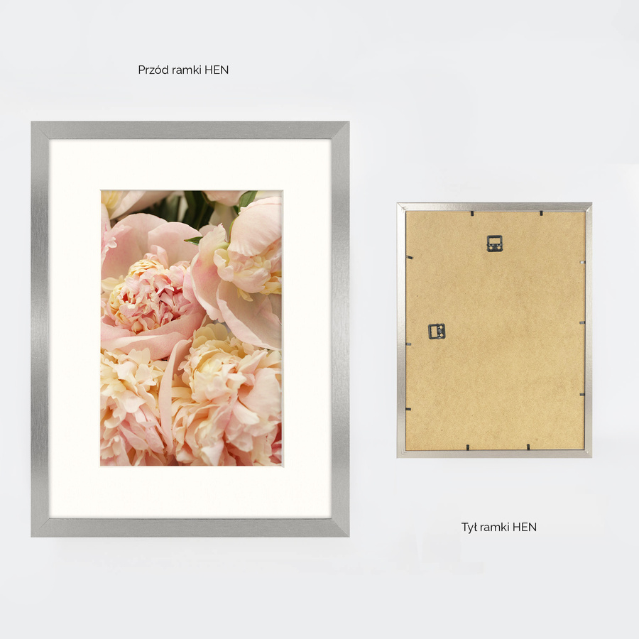 Srebrna ramka z passe partout na zdjęcia w rozmiarze 30x40 cm z okienkiem passe partout 21x30 cm