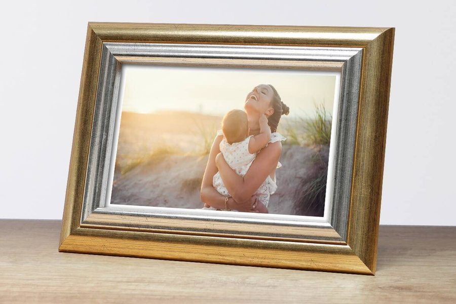 Ramka drewniana FARA 2052, szlachetna fotoramka na zdjęcia, plakaty lub obrazy - kolor złoty, srebrny pasek