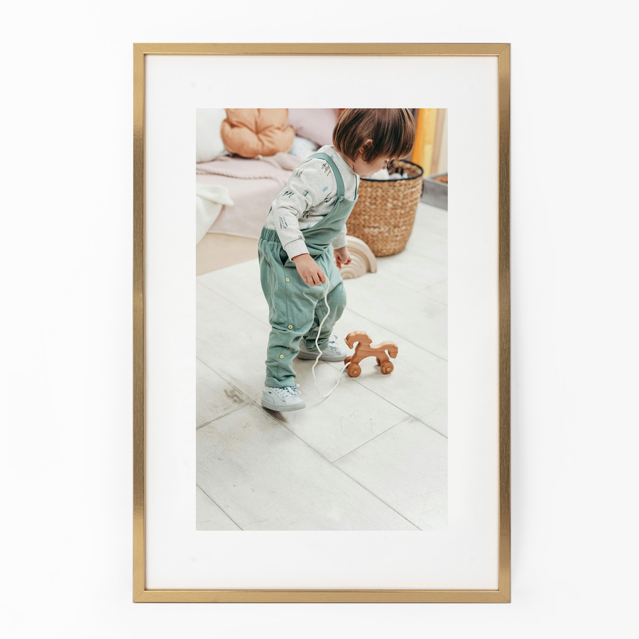 Złota ramka na zdjęcia KEA Z w rozmiarze 40x60 cm