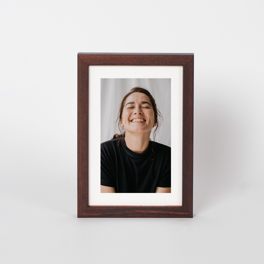 Ramka drewniana PINIA 3330, płaska fotoramka na zdjęcia, plakaty lub rysunki - kolor brązowy