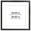Czarna ramka z passe partout na zdjęcia w rozmiarze 40x40 cm z okienkiem passe partout 30x30 cm