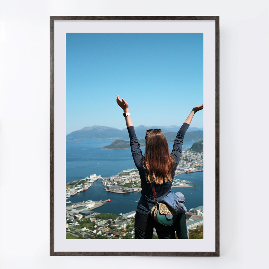 Ramka drewniana FIT, nowoczesna, wysoka fotoramka na zdjęcia, plakaty lub rysunki - kolor brąz