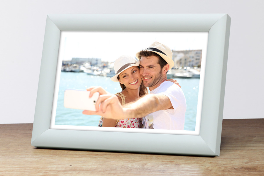 Ramka drewniana SALA 1884, nowoczesna fotoramka na zdjęcia, plakaty lub rysunki - kolor biały