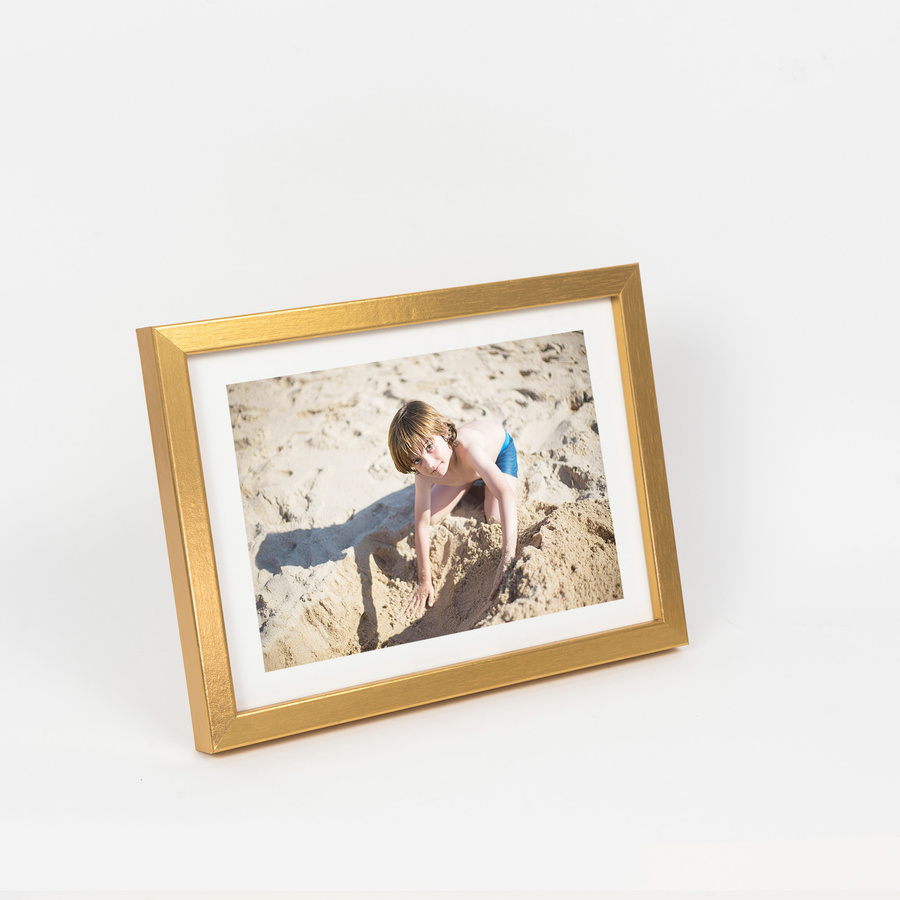 Złota ramka na zdjęcia KEA Z w rozmiarze 15x21 cm