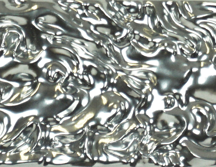 Rama do lustra, obrazu, zdjęcia na wymiar LUCA #2096. Ozdobna gnieciona drewniana oprawa - w kolorze jasnego srebra