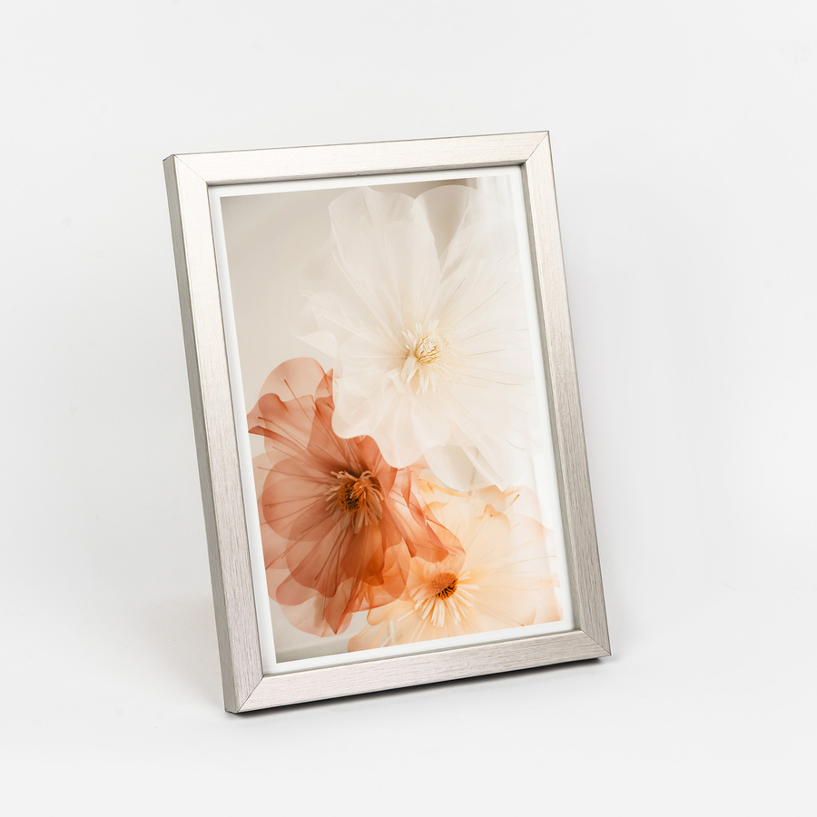 Srebrna ramka na zdjęcia w rozmiarze 15x21 cm