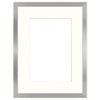 Srebrna ramka z passe partout na zdjęcia w rozmiarze 30x40 cm z okienkiem passe partout 21x30 cm