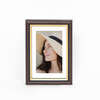 Ramka drewniana VELIA 1903, wąska fotoramka na zdjęcia, plakaty lub rysunki - kolor brązowy ze złotym paskiem