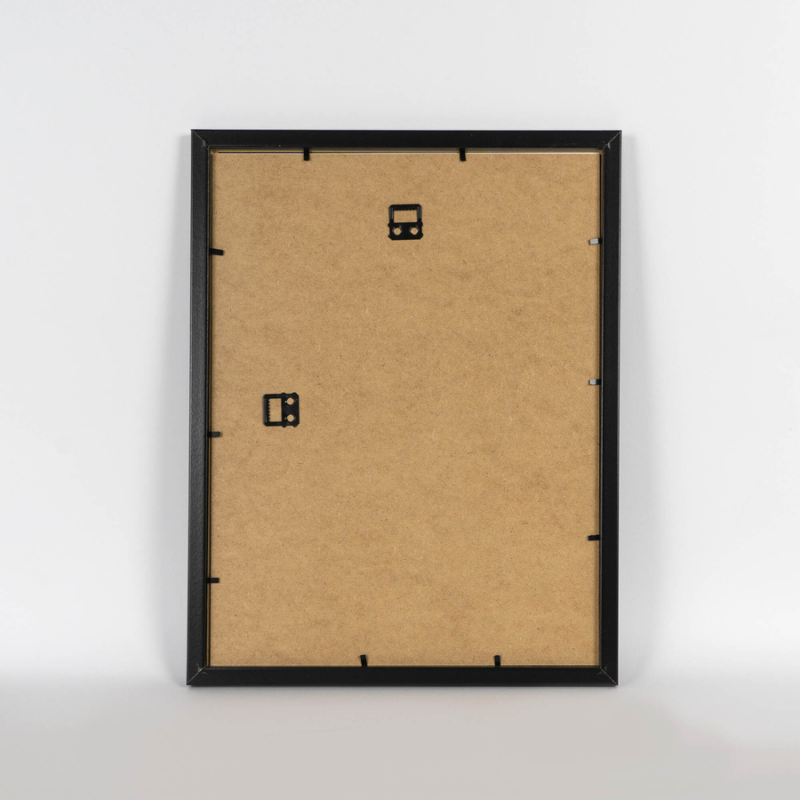 Czarna ramka z passe partout na zdjęcia w rozmiarze 30x40 cm z okienkiem passe partout 21x30 cm