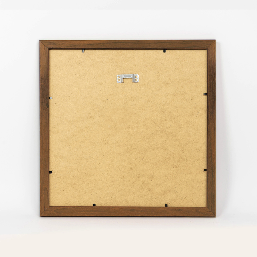 Brązowa ramka z passe partout na zdjęcia w rozmiarze 30x30 cm z okienkiem passe partout 20x20 cm