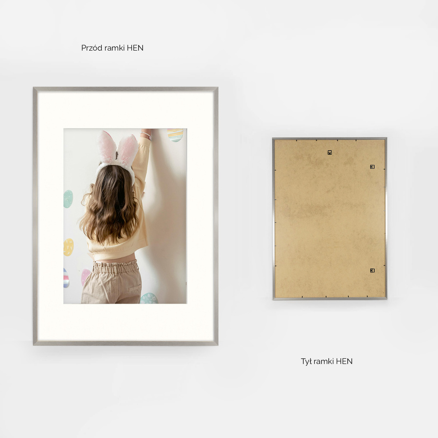 Srebrna ramka z passe partout na zdjęcia w rozmiarze 70x100cm z okienkiem passe partout 50x70 cm