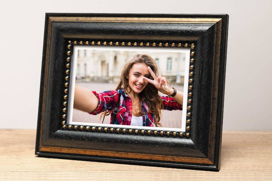 Ramka drewniana PATERNO 2124, ozdobna fotoramka na zdjęcia, plakaty lub obrazy - kolor czarny, złocenia