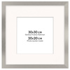 Srebrna ramka z passe partout na zdjęcia w rozmiarze 30x30 cm z okienkiem passe partout 20x20 cm