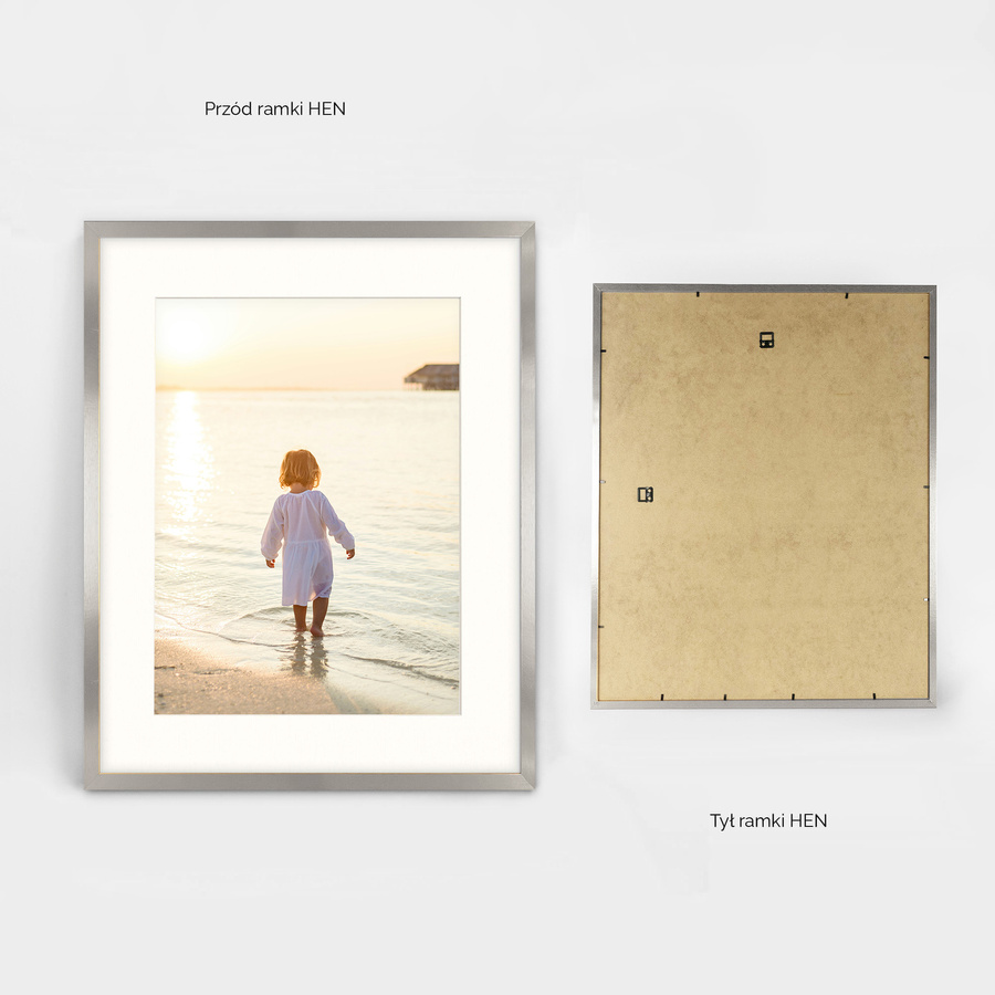 Srebrna ramka z passe partout na zdjęcia w rozmiarze 40x60 cm z okienkiem passe partout 30x40 cm