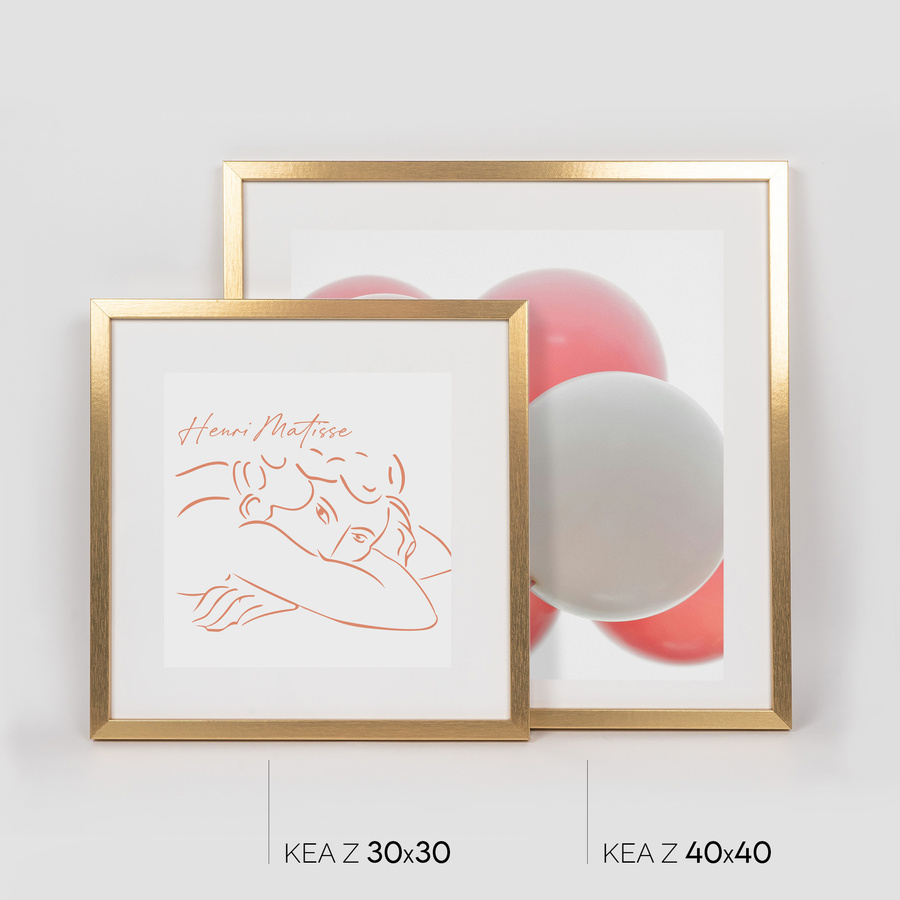 Złota ramka na zdjęcia w rozmiarze 30x30 cm