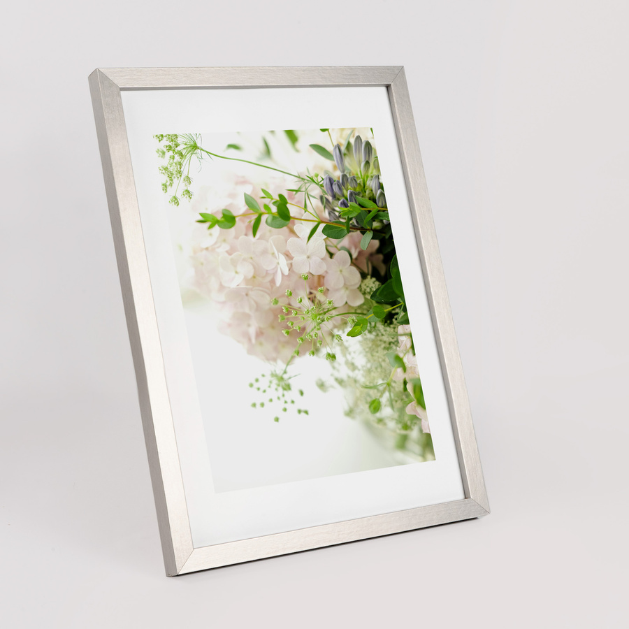 Srebrna ramka na zdjęcia w rozmiarze 21x30 cm