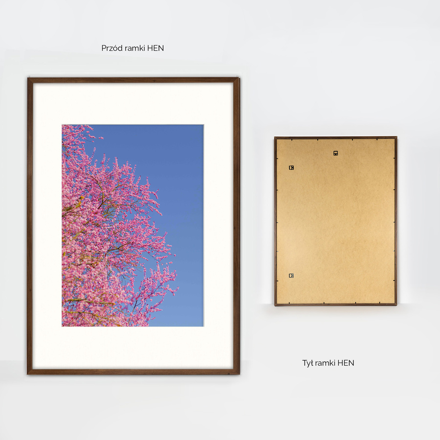 Brązowa ramka z passe partout na zdjęcia w rozmiarze 70X100 cm z okienkiem passe partout 50x70 cm