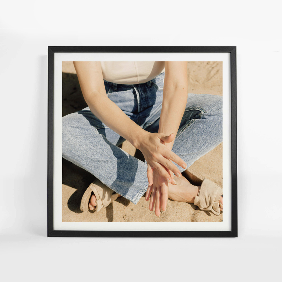 Czarna ramka na zdjęcia w rozmiarze 40x40 cm