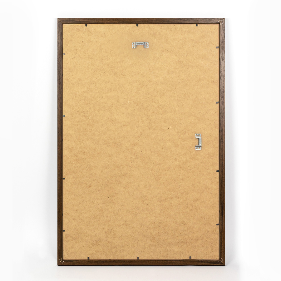 Brązowa ramka z passe partout na zdjęcia w rozmiarze 40x60 cm z okienkiem passe partout 30x40 cm