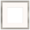 Srebrna ramka z passe partout na zdjęcia w rozmiarze 30x30 cm z okienkiem passe partout 20x20 cm