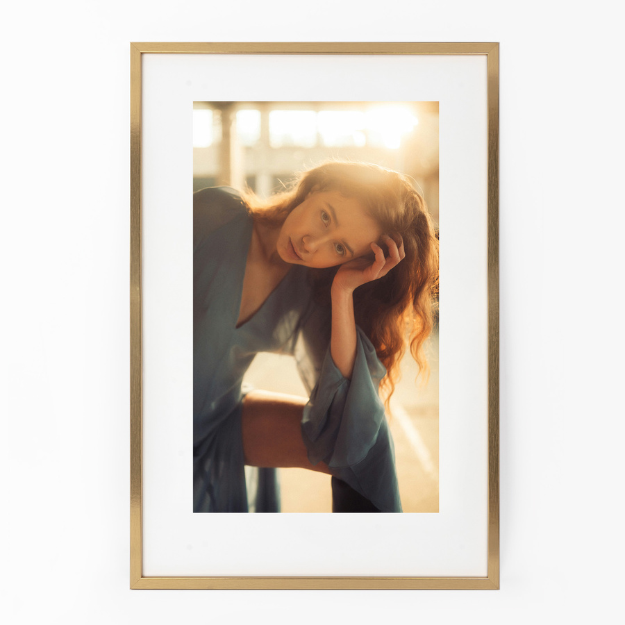 Złota ramka na zdjęcia KEA Z w rozmiarze 40x60 cm