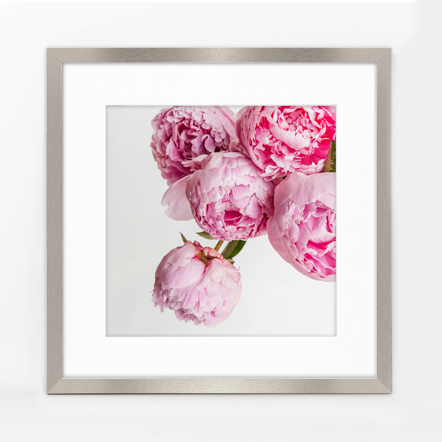 Srebrna ramka z passe partout na zdjęcia w rozmiarze 40x40 cm z okienkiem passe partout 30x30 cm