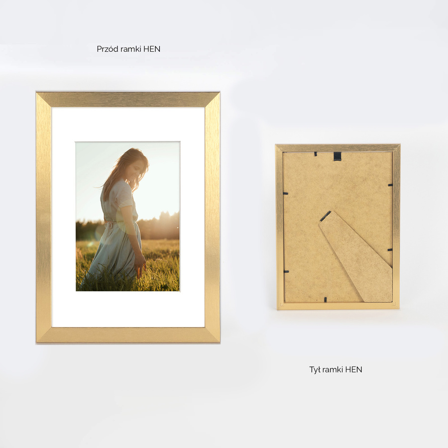 Złota ramka z passe partout na zdjęcia w rozmiarze 21X29,7 cm z okienkiem passe partout 15x21 cm